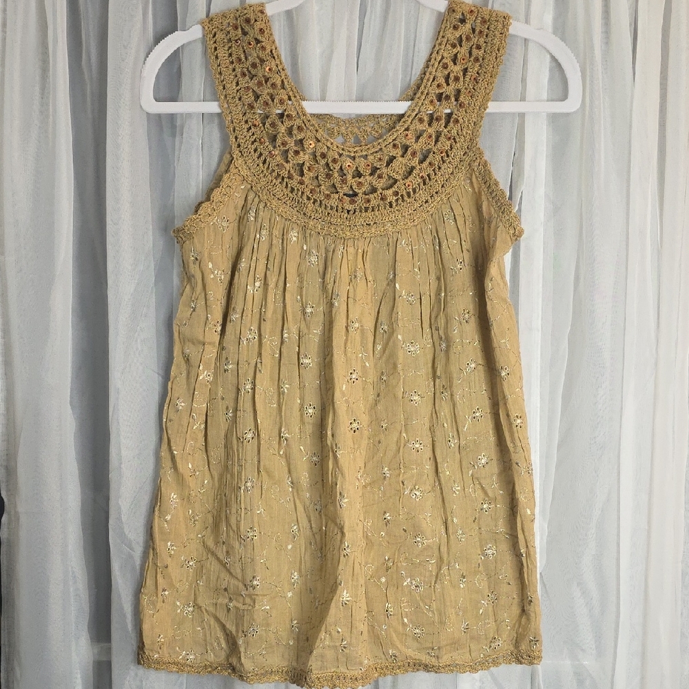 #72 NWT Chaudry Beige Crochet Sleeveless Top